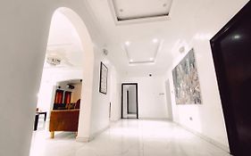 Royal Court Lounge & Boutique Hotel